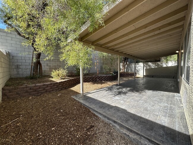 Building Photo - 5537 Spruce Hill Ct