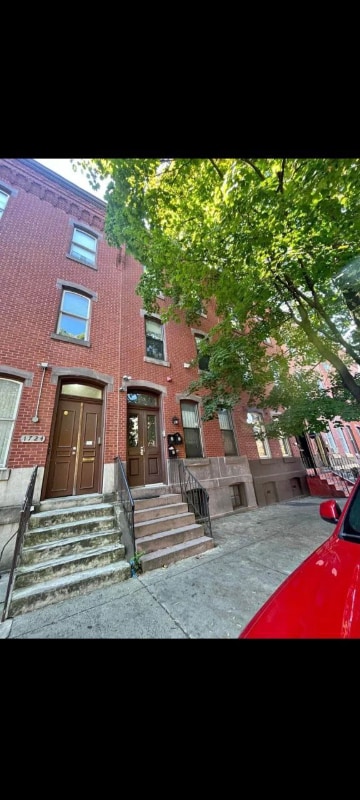 Building Photo - 1726 W Diamond St