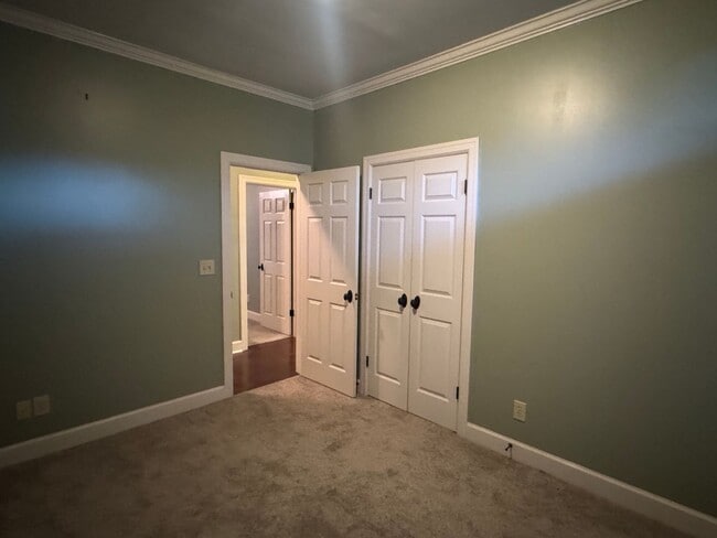 Building Photo - 416 Towne Lake Dr