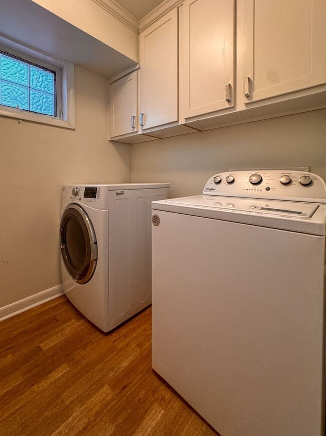 Building Photo - Spacious 4 Bed 2.5 bath Home Close to Fort Bragg