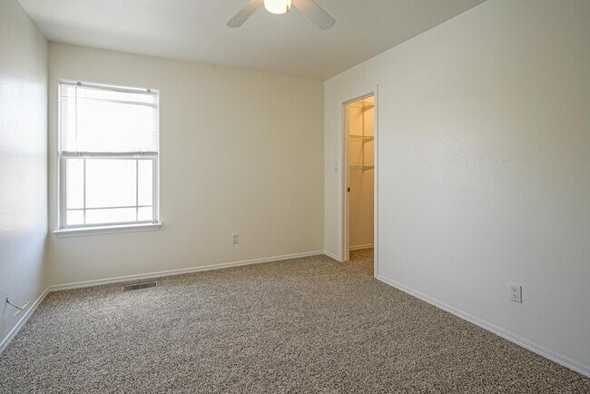 Building Photo - 10427 Crosscut Dr NW