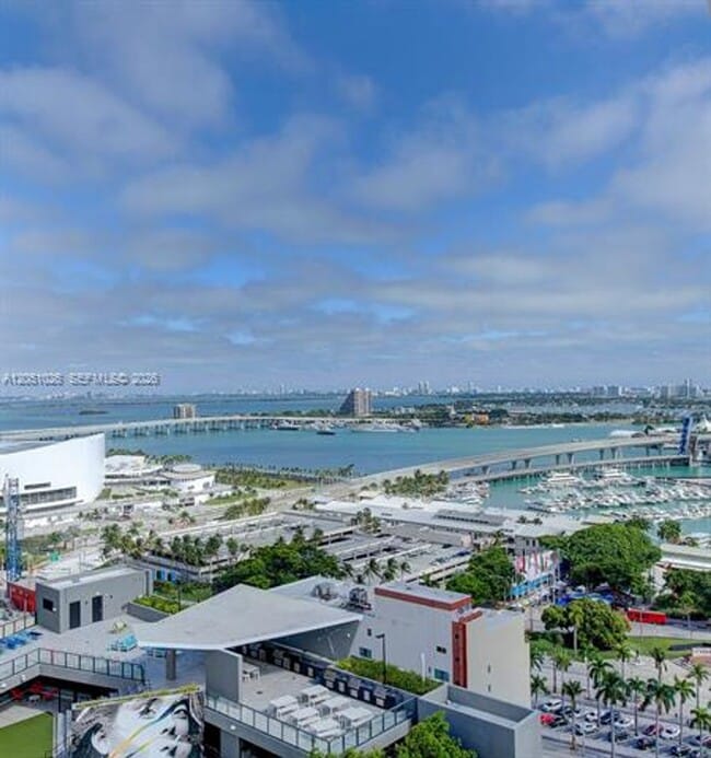 Building Photo - 16400 Collins Ave