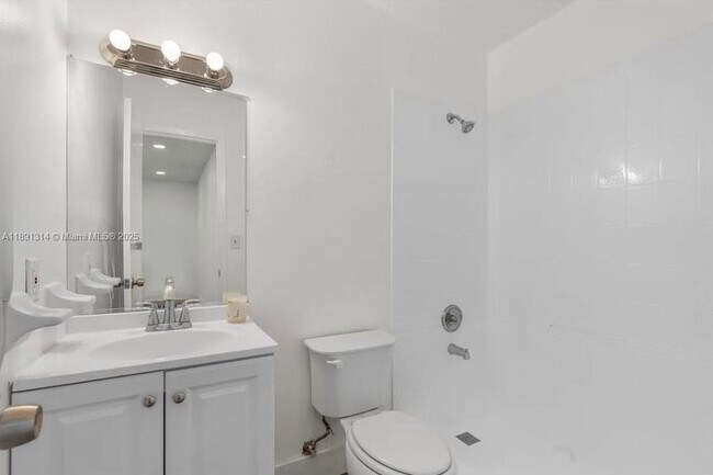 Building Photo - 2512 SW 113th Ct