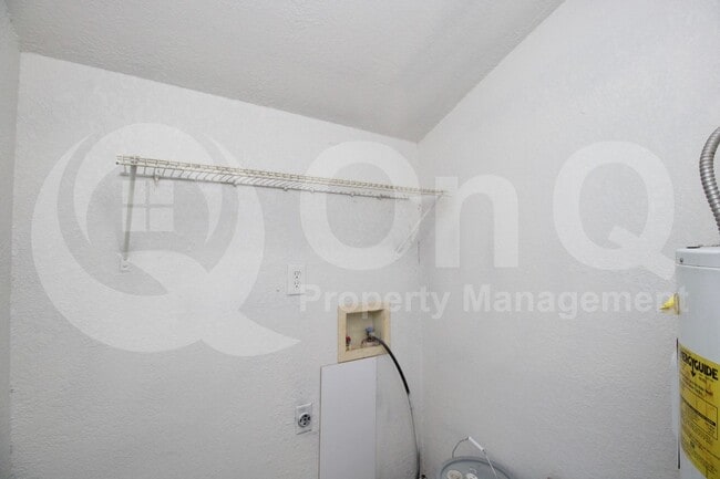 Building Photo - 642 S Jefferson St