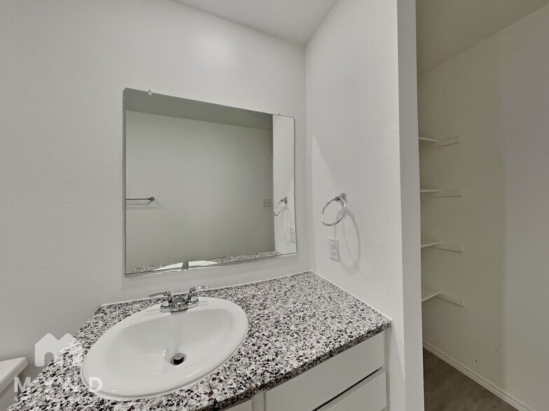 Building Photo - 155 Jethro Ln