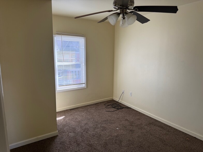 Building Photo - 413 N 6th Ave