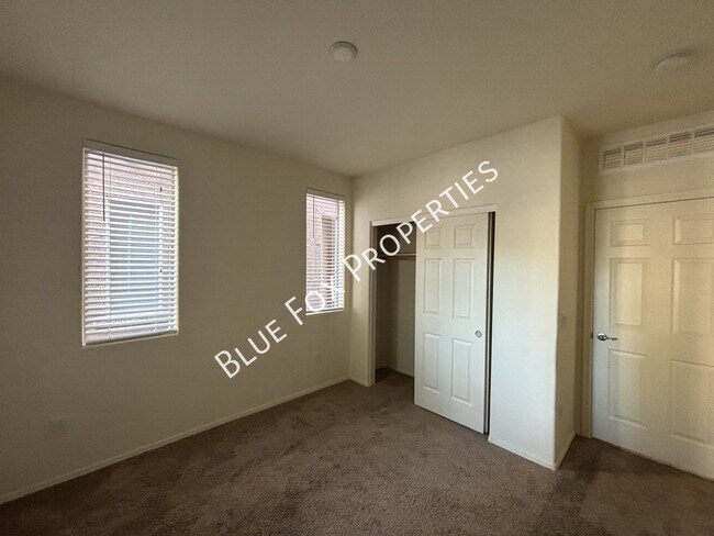 Building Photo - 4170 N Thurston Ln