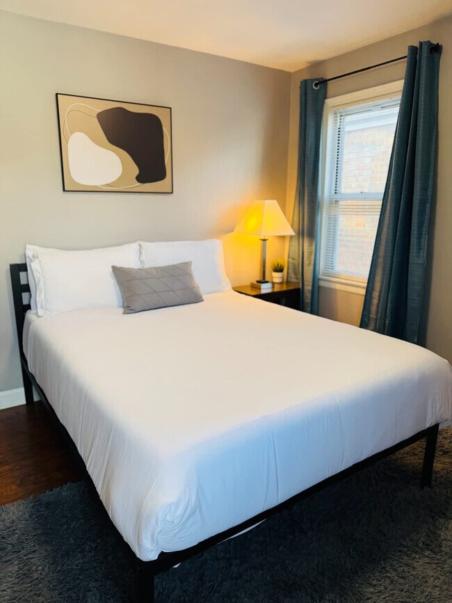 Building Photo - 6431 S Kenneth Ave