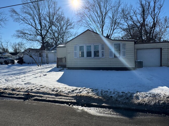 Primary Photo - Pantry Paradox: 2 Bed/1 Bath House with a ...