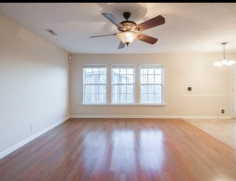 Building Photo - 1138 Phelissa Dr