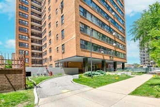 Building Photo - 6118 N Sheridan Rd