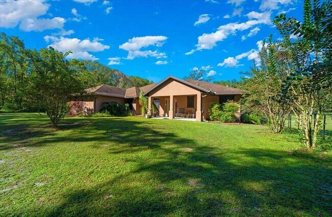 Building Photo - 3135 NE 49th St