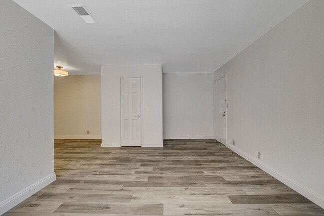 Building Photo - SINGLE BEDROOM CONDO IN GUARD GATED COMMUN...