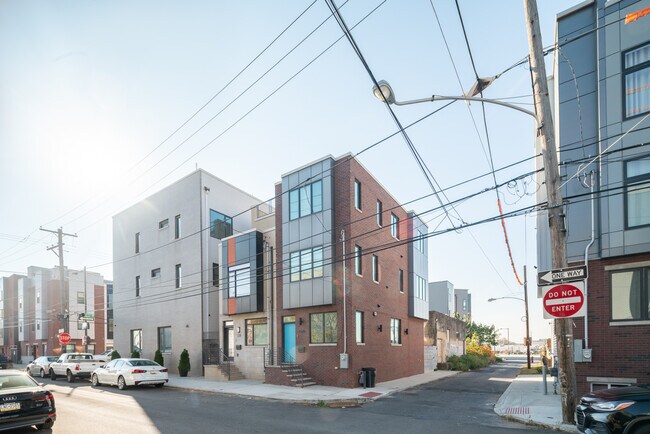 Building Photo - 1110 S 27th St