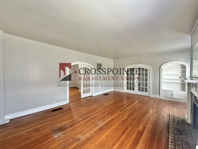 Building Photo - College Ave Triplex
