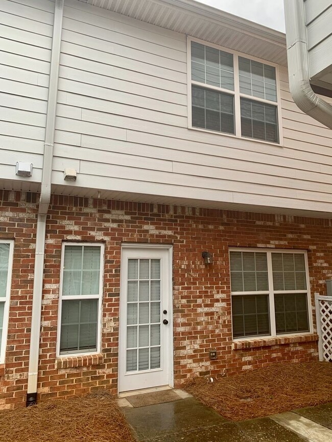 Building Photo - 76 Intown Pl