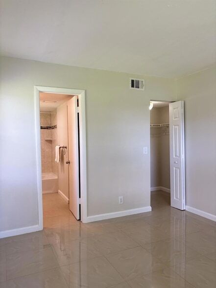 Building Photo - 21902 Lake Forest Cir