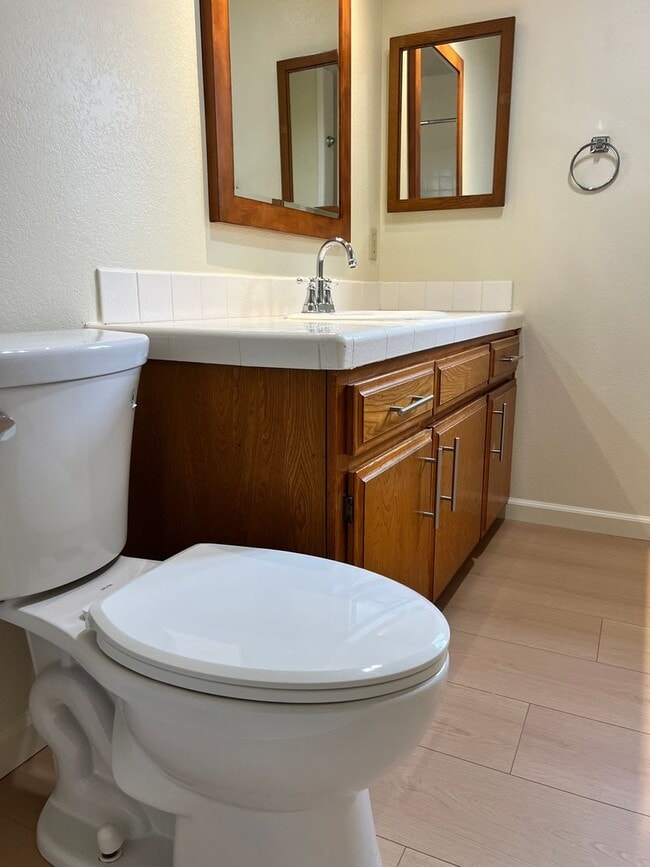 Building Photo - Grand Ave Barakat