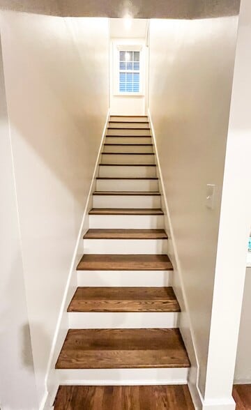 Building Photo - 122 S Main St