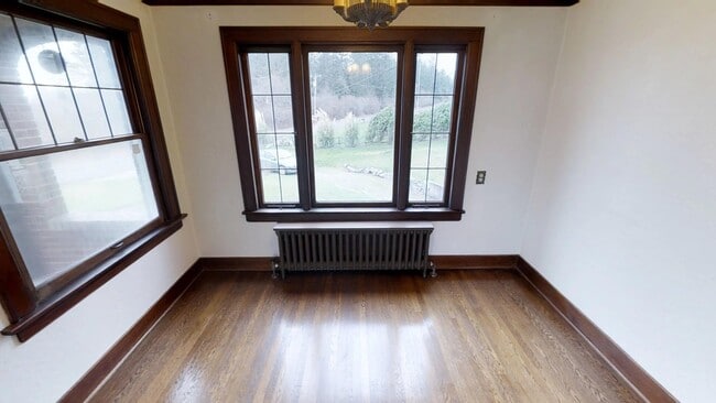 Building Photo - ***PENDING APPLICATION***3BD/2BA Pet Frien...