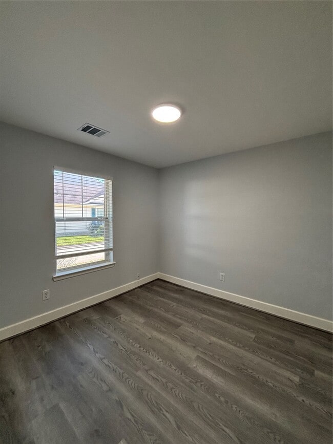 Building Photo - 11823 Longwood Garden Way