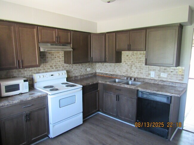 Primary Photo - 7713 Woodward Ave