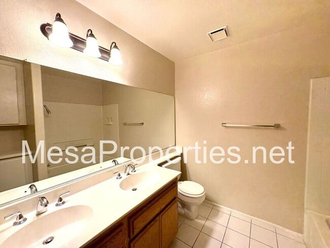 Building Photo - 14383 La Crescenta Ave