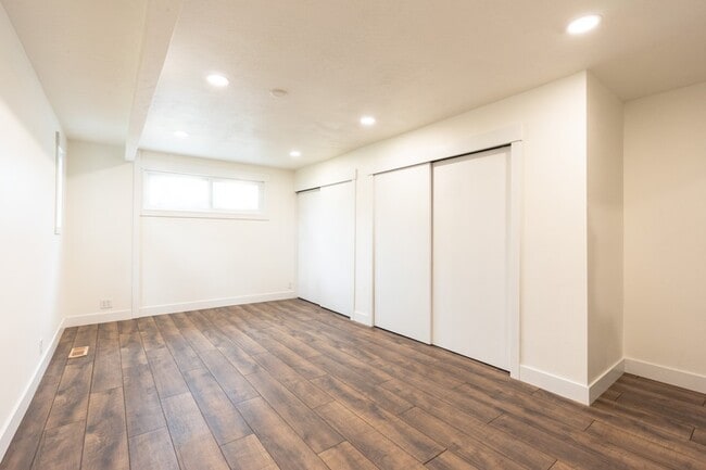 Building Photo - 1409 E 8425 S