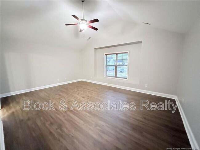 Building Photo - 471 Century Dr