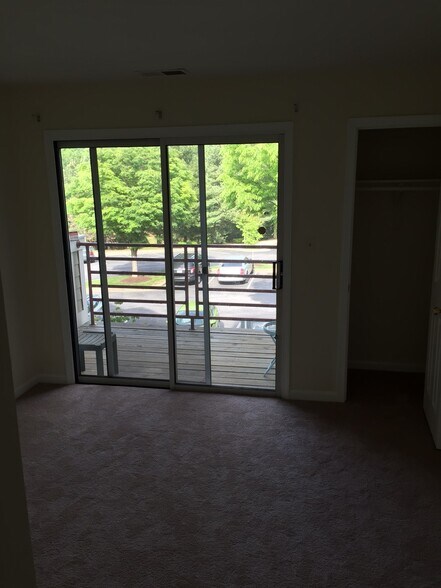 Guest Bedroom - 605 Admiral Dr