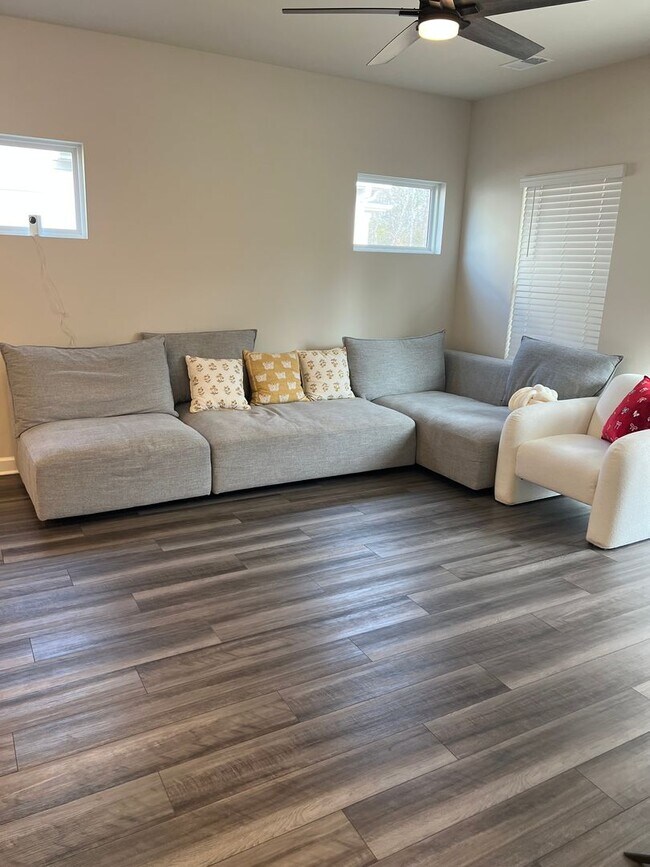 Building Photo - BEAUTIFUL 4 bedroom / 3 bath home located off Water Tower Road!