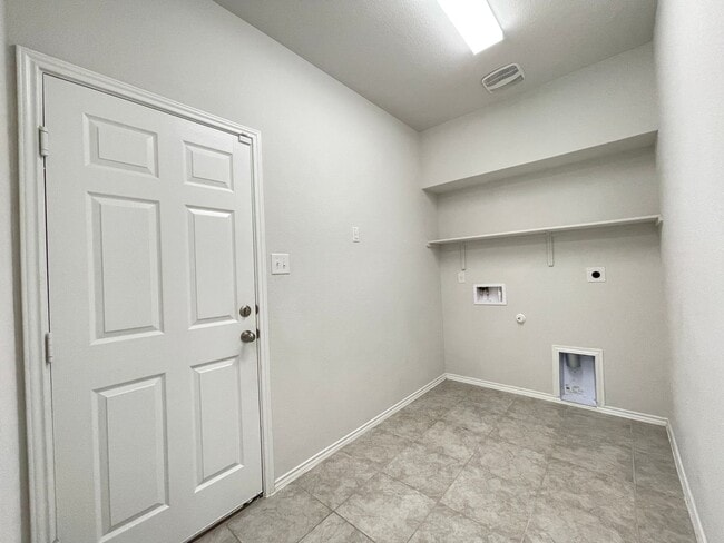 Building Photo - 1816 Cow House Ct