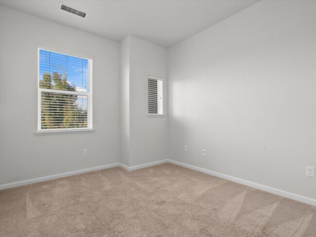 Building Photo - Move in Ready in the Heart of Reno