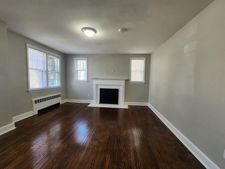 Building Photo - 383 Newhall St