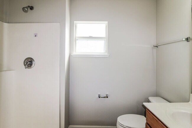 Building Photo - 4088 Everett Ave