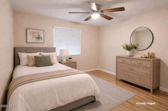 Building Photo - 533 W Guadalupe Rd