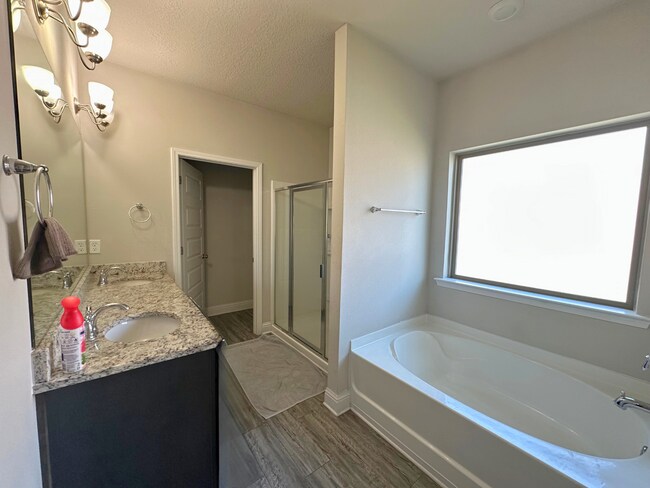 Building Photo - 11464 Oak Aly Dr S
