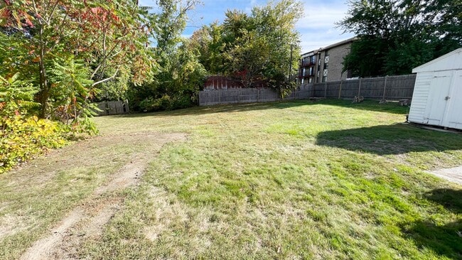 Building Photo - Gorgeous 3BR 1 Bathroom in Leominster