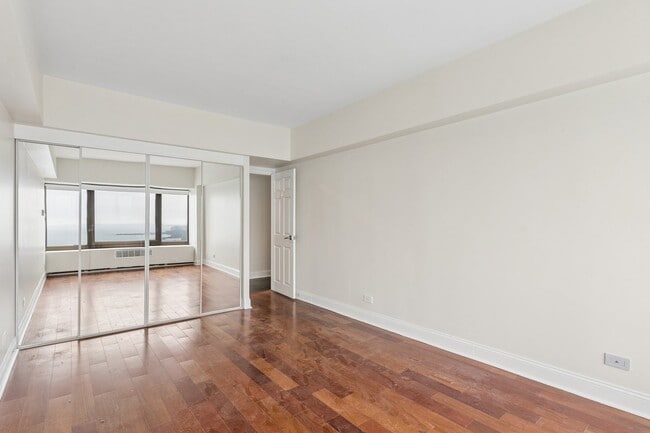 Building Photo - 175 E Delaware Pl