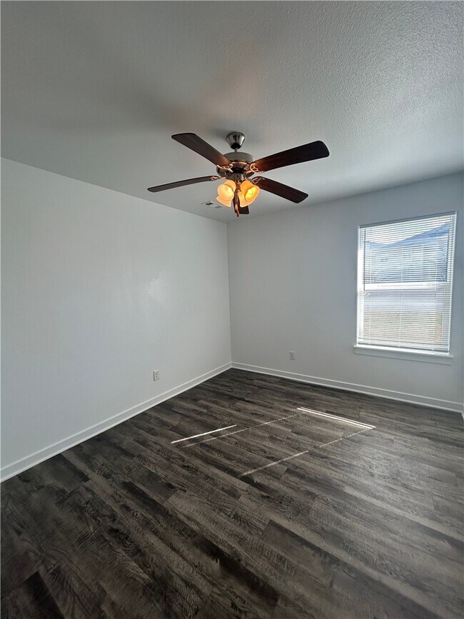 Building Photo - 644 Hidden Springs Dr