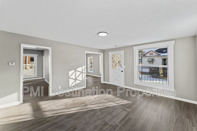 Building Photo - 811 N 10th St