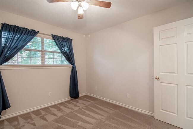Building Photo - 203 Pine Valley