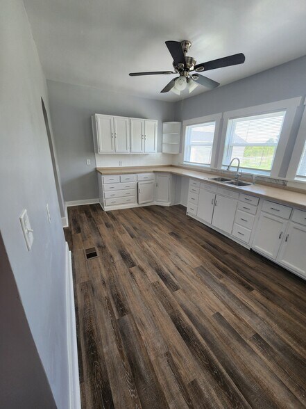 Building Photo - 4696 Harriet Ln
