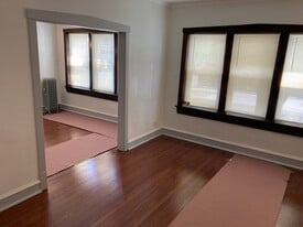Building Photo - 950 N Mayfield Ave