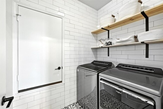 Building Photo - 126 Silktassel Way