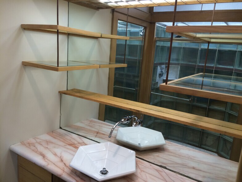 Building Photo - 2201 W Cortez St