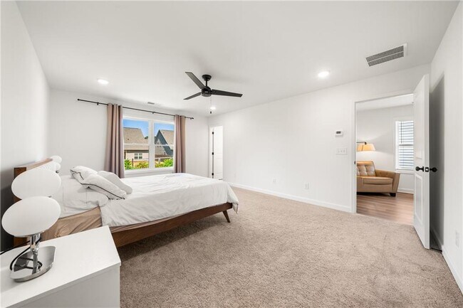 Building Photo - 4541 Moray Dr