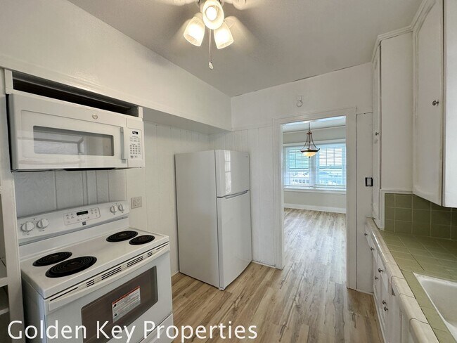 Building Photo - Single-Level Home Across from the Beach in...
