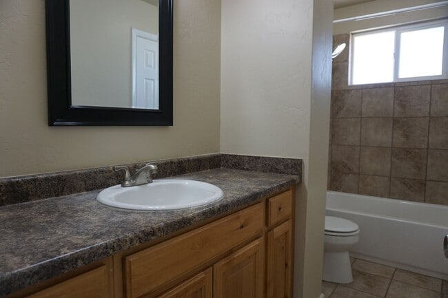 Building Photo - Updated West Valley City 5 bedroom Family Home