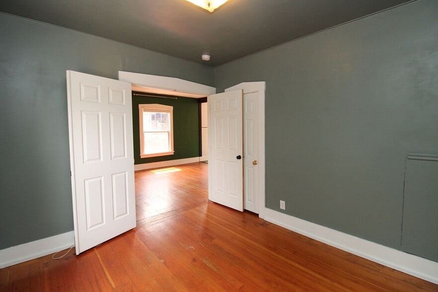 Building Photo - 1415 NE 74th Ave